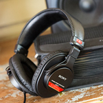 SONY<sup>®</sup> V6 Auriculares de Estereo 